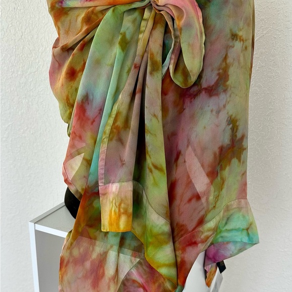 Chiffon scarf with charmeuse edging designed by renowned, silk artist. - Picture 2 of 4